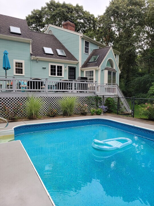 10 Fox Run in Sandwich, MA - Building Photo