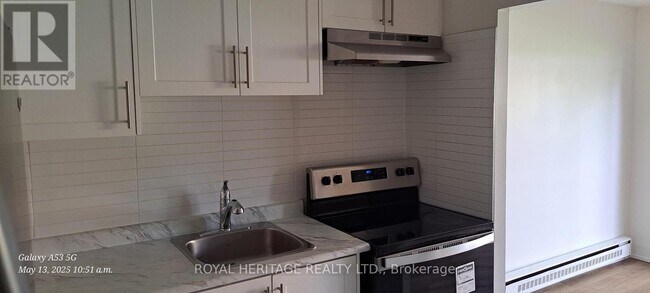 945-945 Simcoe St N in Oshawa, ON - Building Photo - Building Photo