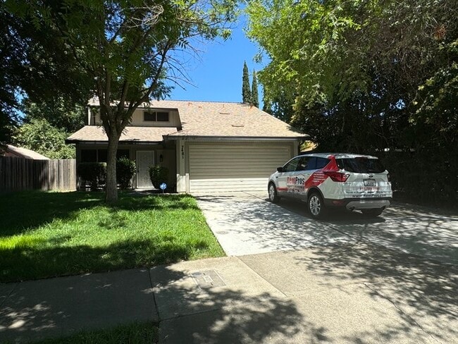 7481 Pocket Rd in Sacramento, CA - Building Photo - Building Photo