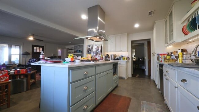 property at 2108 W Stone St