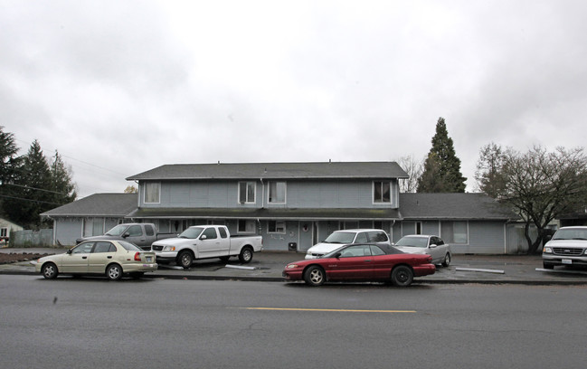 1013 Elliot Rd in Newberg, OR - Building Photo - Building Photo