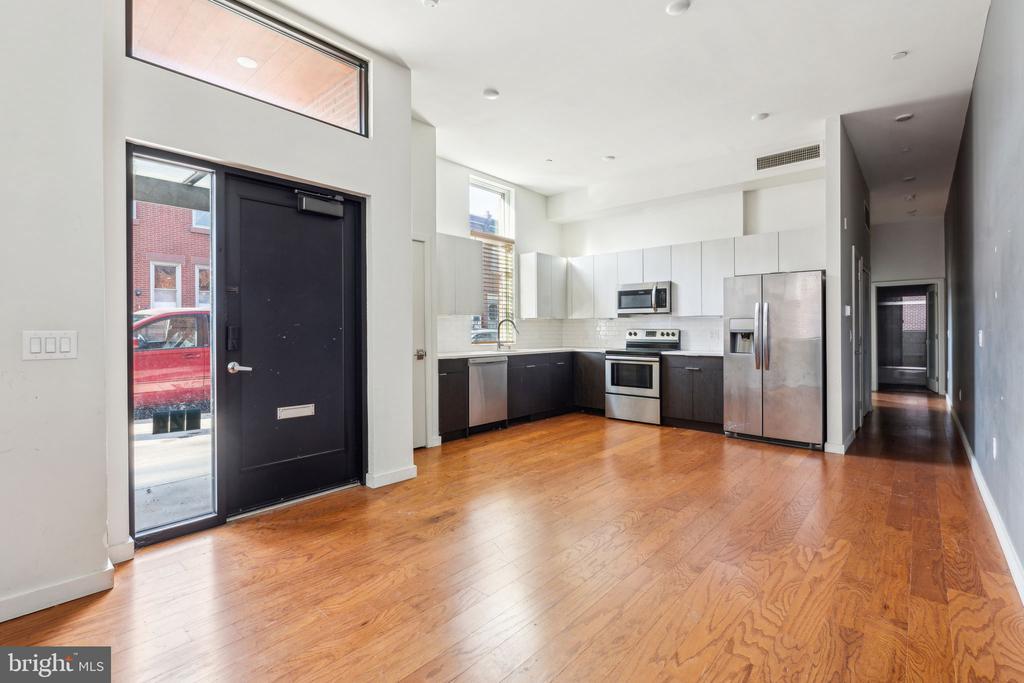 824 E Thompson St in Philadelphia, PA - Building Photo
