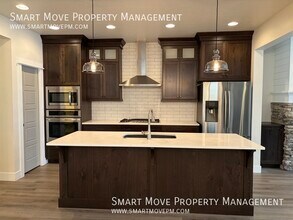 2100 N Woodcreek St in Boise, ID - Building Photo - Building Photo