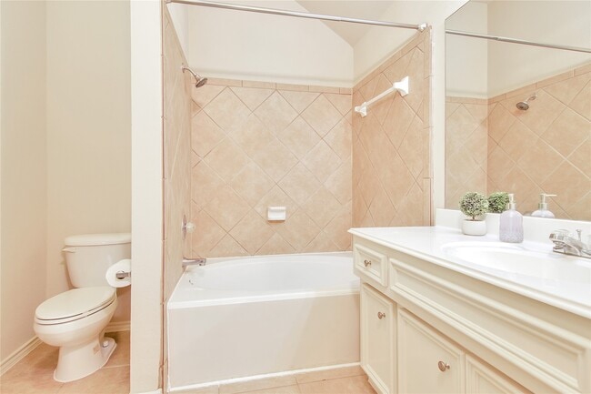 property at 16518 Strathmore Manor Ln