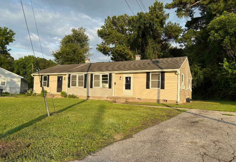 243 York St in Jacksonville, NC - Building Photo