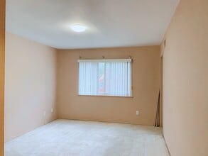 324 S Palo Cedro Dr in Diamond Bar, CA - Foto de edificio - Building Photo