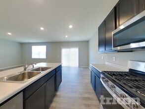 9137 Hemingway Dr in Indianapolis, IN - Foto de edificio - Building Photo