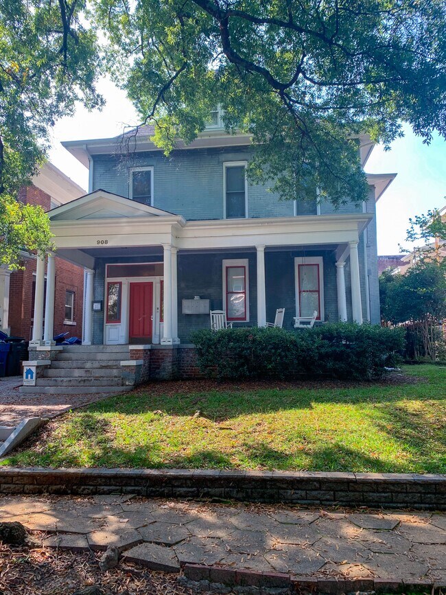 908 Oak St