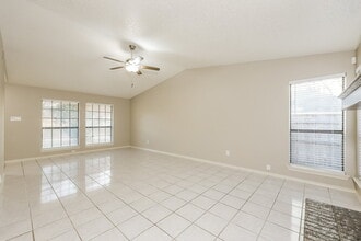 907 Cedar Run Dr in Duncanville, TX - Foto de edificio - Building Photo