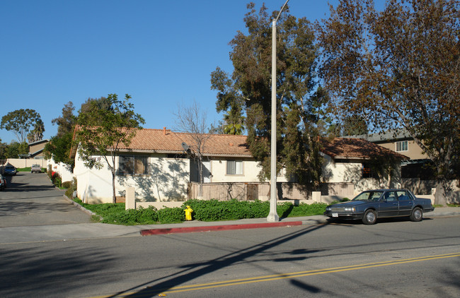 210 Townsite Dr in Vista, CA - Building Photo - Building Photo