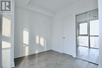 7-2307 Grenville St in Toronto, ON - Building Photo - Building Photo