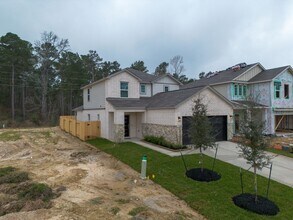 8015 Heroes Hall Dr in Magnolia, TX - Building Photo - Building Photo