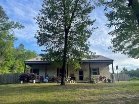 5224 Old Israel Rd, Unit 5636-2 in Livingston, TX - Building Photo