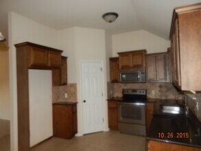 2325 Golden Ln in Edmond, OK - Building Photo - Building Photo