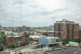 689 Marin Blvd-Unit -# 9 0 3 in Jersey City, NJ - Foto de edificio - Building Photo
