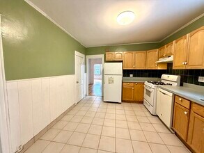 8 Berkeley St in Watertown, MA - Building Photo - Building Photo