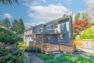 2840 SW Fern St in Portland, OR - Building Photo - Building Photo