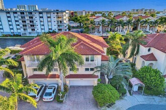 3942 NE 171 St in North Miami Beach, FL - Building Photo - Building Photo