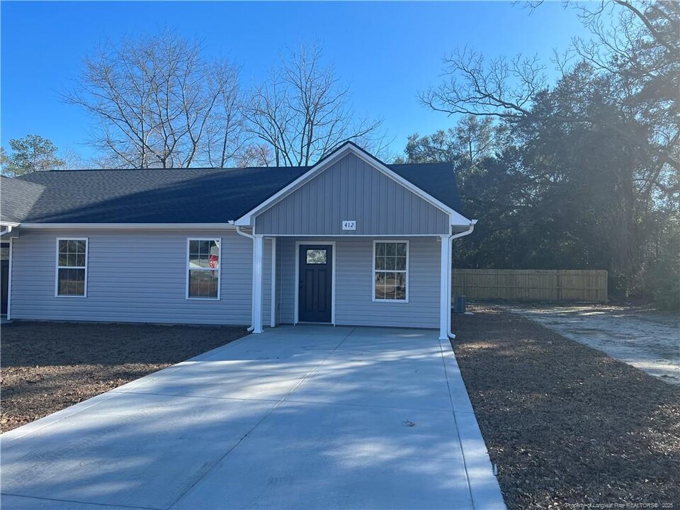 412 E 7th Ave in Raeford, NC - Building Photo