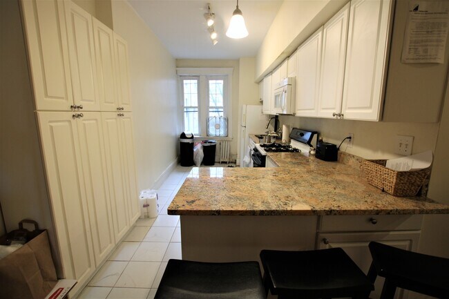 1868 Commonwealth Ave, Unit 5 in Boston, MA - Foto de edificio - Building Photo