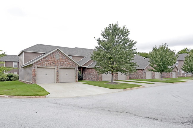 3161-3241 W Montrail Pl in Fayetteville, AR - Foto de edificio - Building Photo