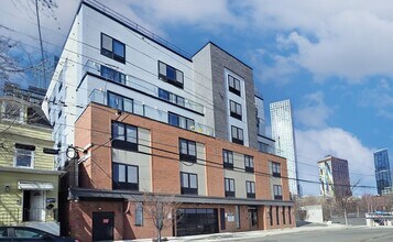 211 Baldwin Ave in Jersey City, NJ - Building Photo - Building Photo
