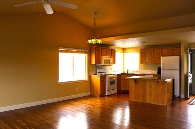 61376 Woodbury Ln in Bend, OR - Building Photo - Building Photo