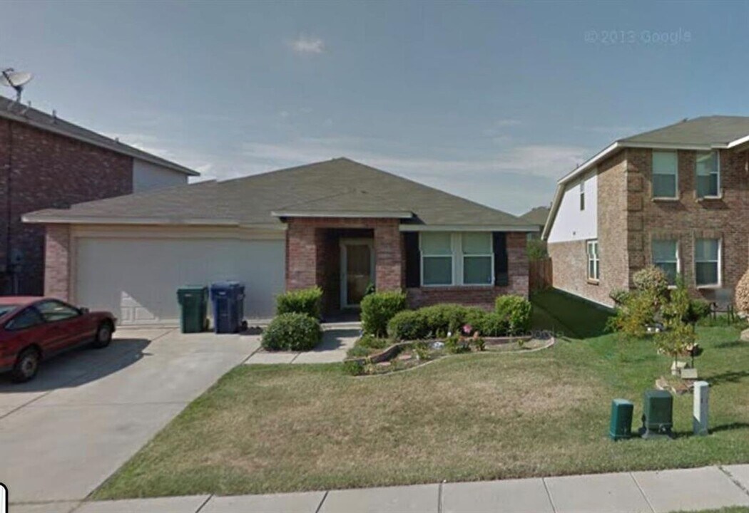 1118 Annie Oakley Dr in Anna, TX - Building Photo