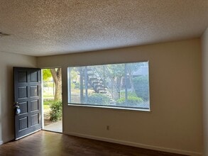 325 Standiford Ave in Modesto, CA - Building Photo - Building Photo