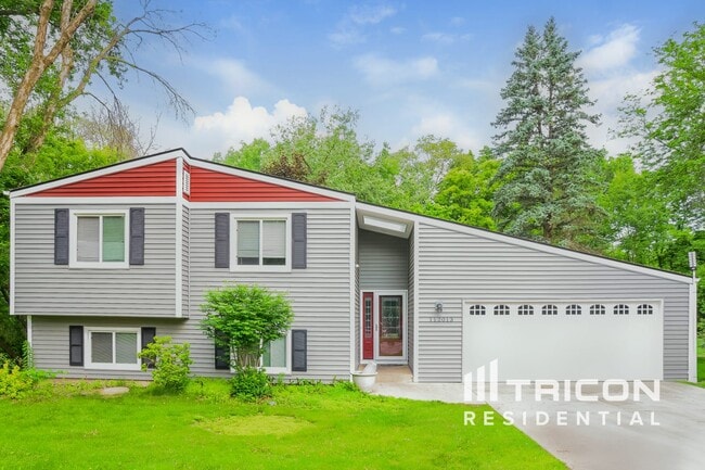 property at 112013 Warner Cir