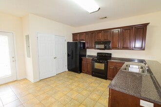 235 Sawgrass Trail in Statesboro, GA - Building Photo - Building Photo