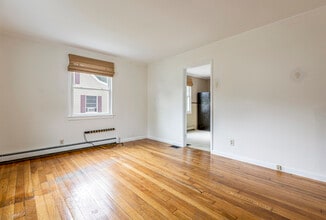 45 Longfellow Dr in Cape Elizabeth, ME - Building Photo - Building Photo