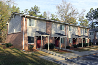 Cedarwood Apartments in St. George, SC - Building Photo - Building Photo