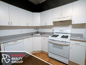 3252 N Lakewood Ave-Unit -3252-1 in Chicago, IL - Building Photo - Building Photo