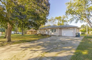 432 Ardmore St in Waterloo, IA - Building Photo