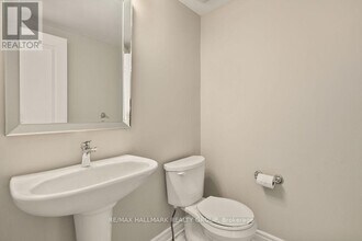 3513 Woodroffe Ave in Ottawa, ON - Building Photo - Building Photo