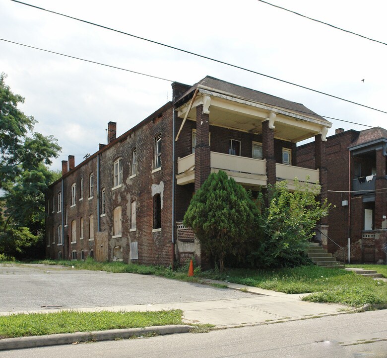 5812 Linwood Ave in Cleveland, OH - Building Photo