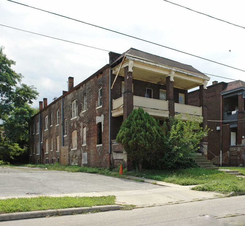 5812 Linwood Ave in Cleveland, OH - Foto de edificio