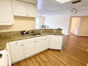 800 Crestwood Blvd S, Unit 806 in Royal Palm Beach, FL - Building Photo - Building Photo