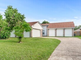 13515 Wimbledon Oaks Dr in Houston, TX - Building Photo