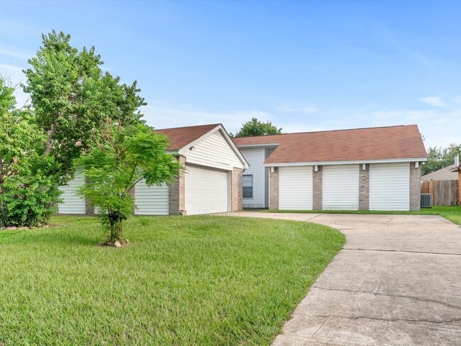property at 13515 Wimbledon Oaks Dr