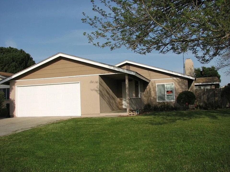 7341 Encinitas Ct in Fontana, CA - Building Photo