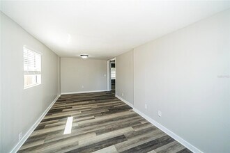 887 W State Rd 434 in Oviedo, FL - Foto de edificio - Building Photo