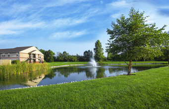 Stone Ridge Flats and Townhomes in Indianapolis, IN - Building Photo - Building Photo