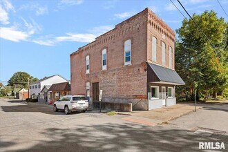 201 E Main St in Rochester, IL - Building Photo - Building Photo