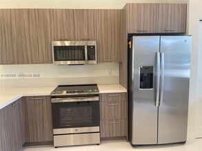 10300 NW 66th St in Doral, FL - Building Photo - Building Photo