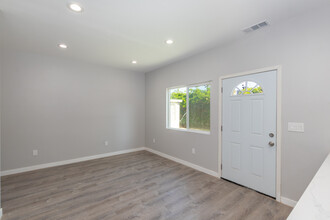 5158 Ewing St in San Diego, CA - Building Photo - Building Photo