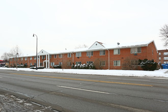 West Warren Apartments in Dearborn, MI - Building Photo - Building Photo