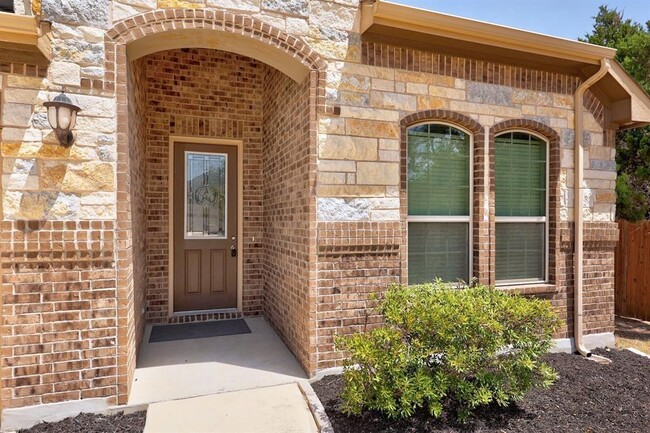 1061 Myrna Bend in Leander, TX - Foto de edificio - Building Photo