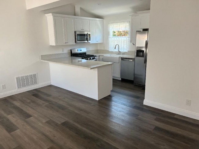 916 E Rose Ave in Orange, CA - Foto de edificio - Building Photo